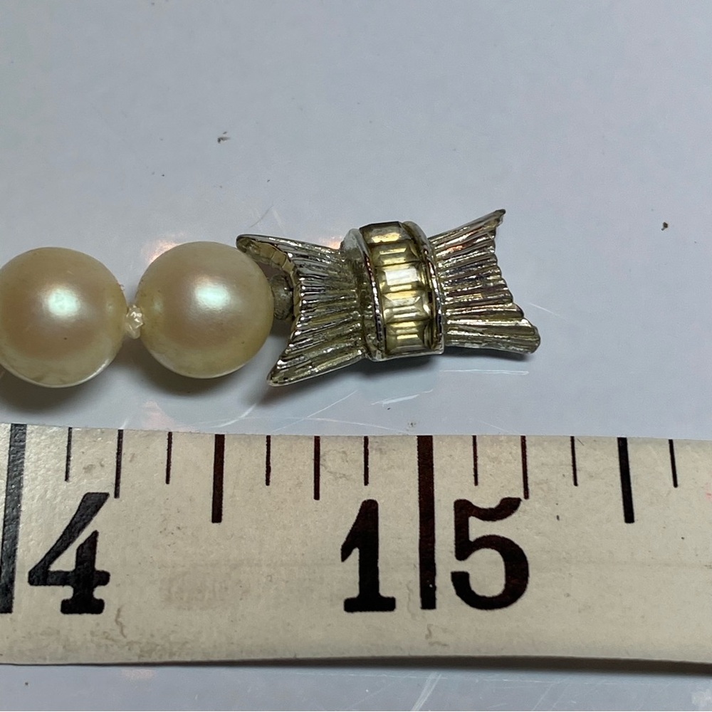 Vintage 15 1/4” faux pearl knotted necklace. - Picture 5 of 6